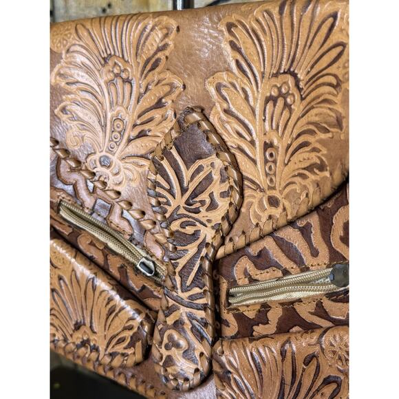 Rising sun hand-tooled leather crossbody bag with a floral pattern - Picture 2 of 12